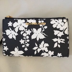 Authentic Michael Kors Jet Set Travel Wallet.